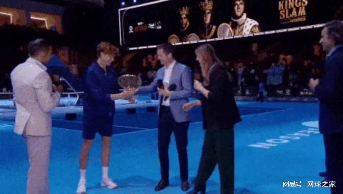 采访时飙出 采访时飙出